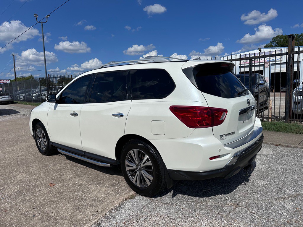 2018 Nissan Pathfinder Image 4