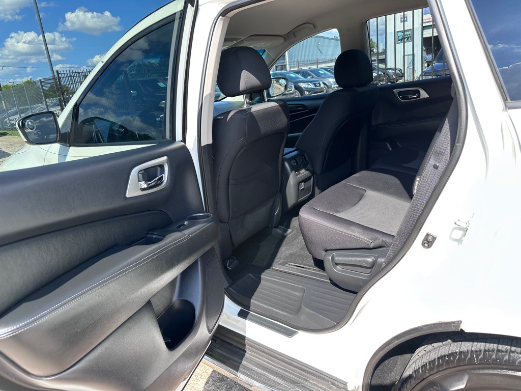 2018 Nissan Pathfinder Image 12