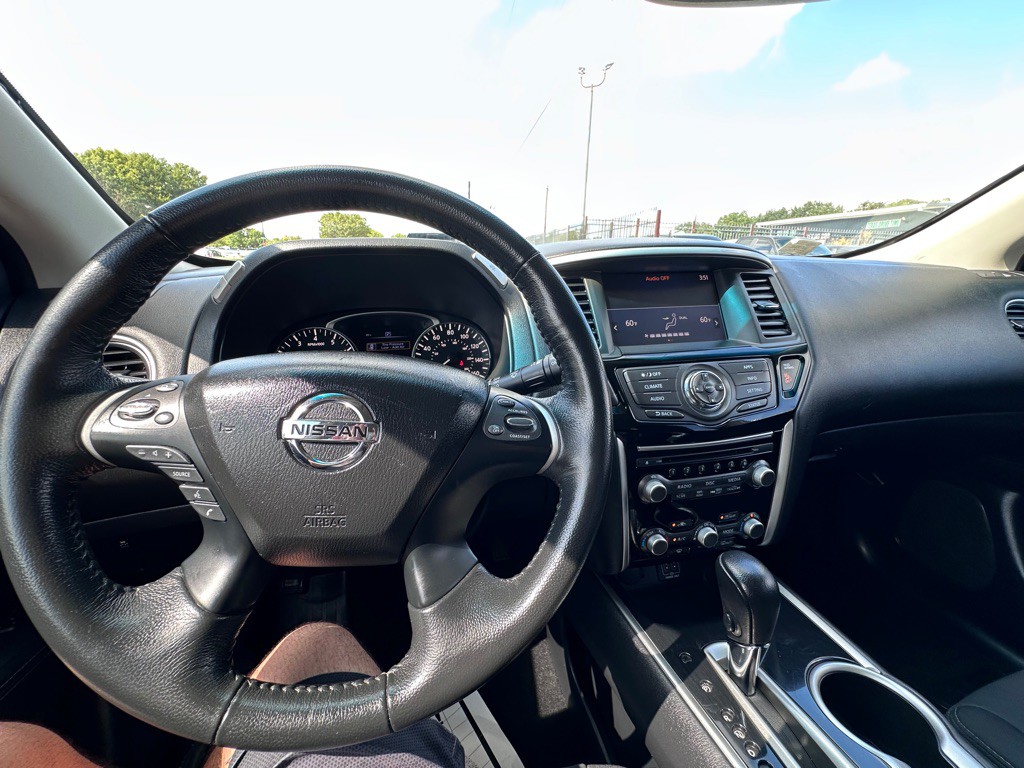 2018 Nissan Pathfinder Image 16