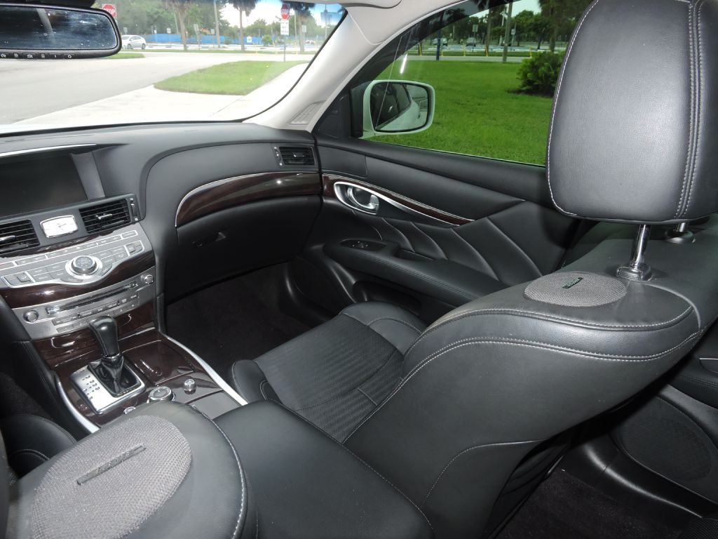 2012 INFINITI M37 Image 9