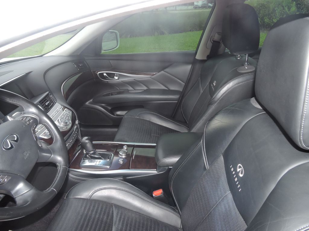 2012 INFINITI M37 Image 11