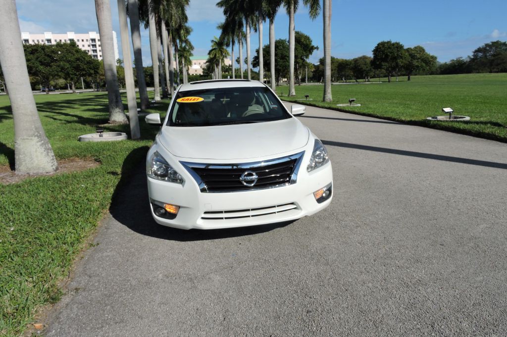 2015 Nissan Altima Image 1