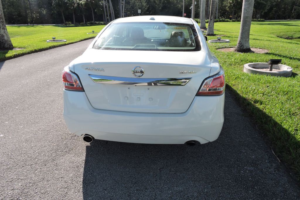 2015 Nissan Altima Image 7