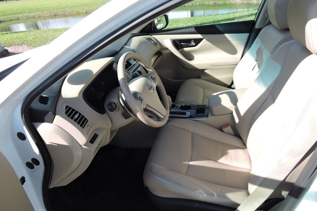 2015 Nissan Altima Image 10