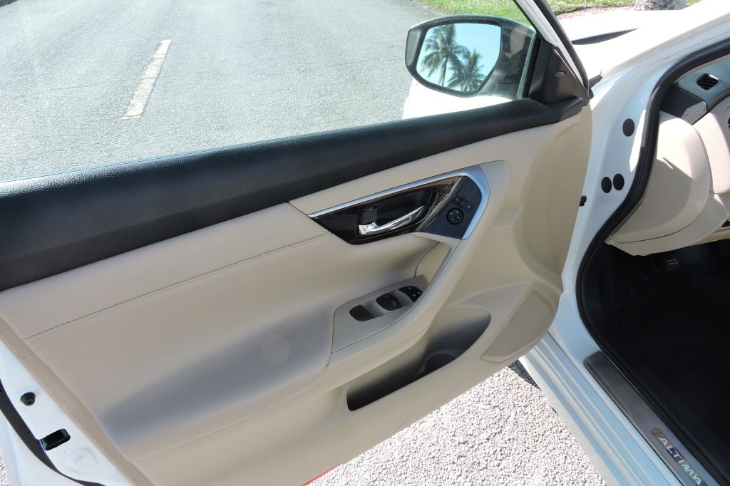 2015 Nissan Altima Image 11