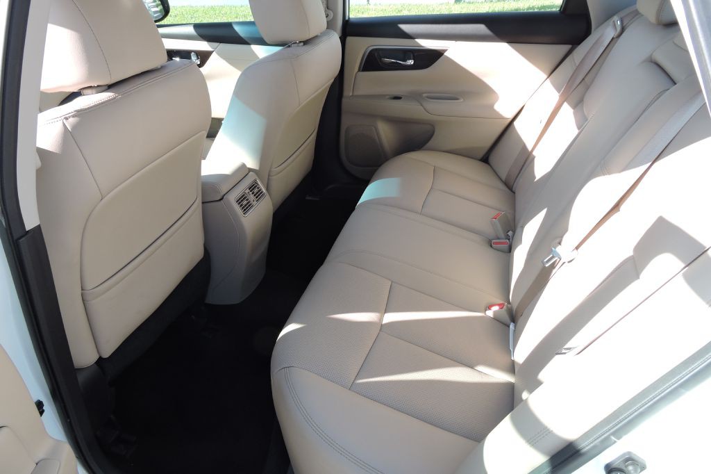 2015 Nissan Altima Image 13
