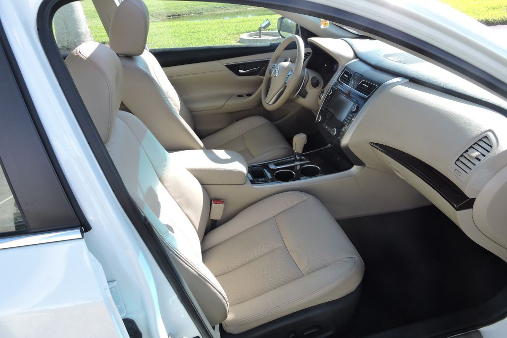 2015 Nissan Altima Image 14