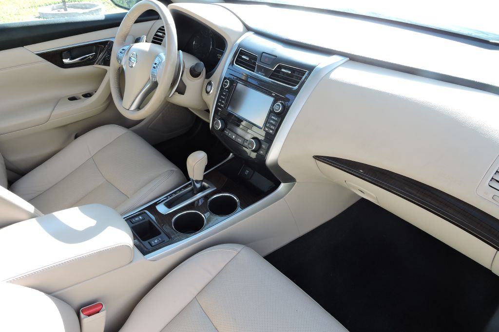 2015 Nissan Altima Image 15