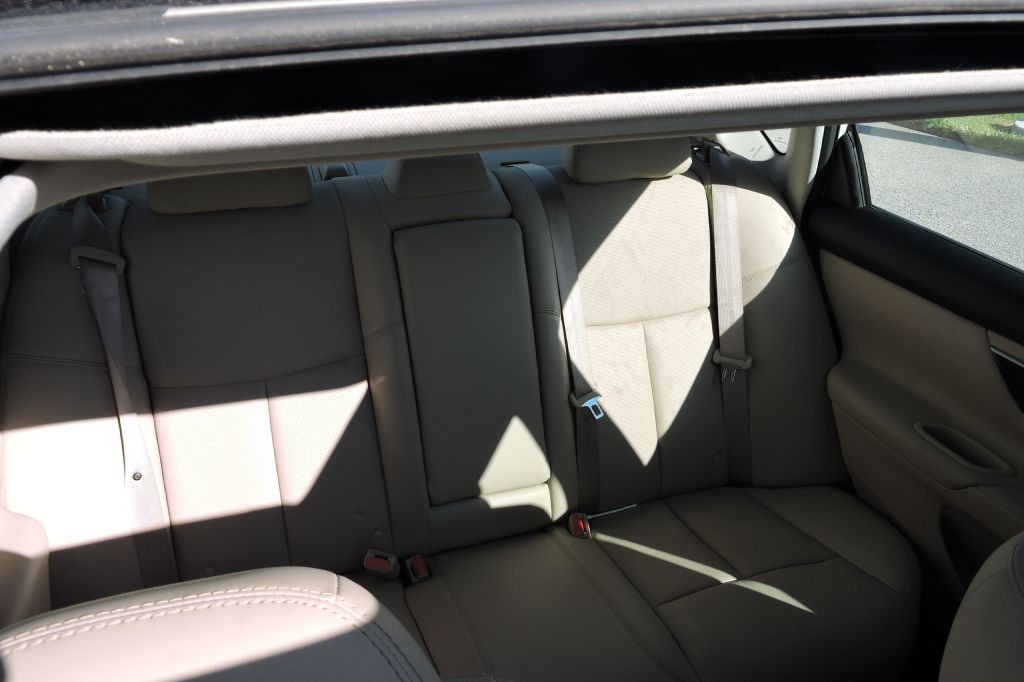 2015 Nissan Altima Image 17
