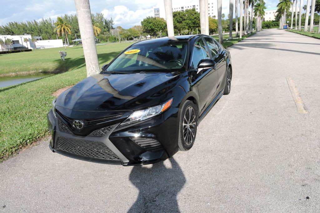 2019 Toyota Camry Image 3