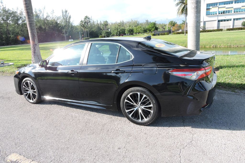 2019 Toyota Camry Image 5