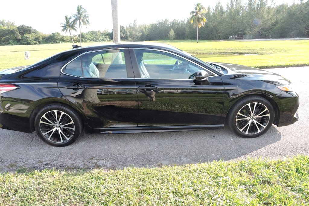 2019 Toyota Camry Image 7