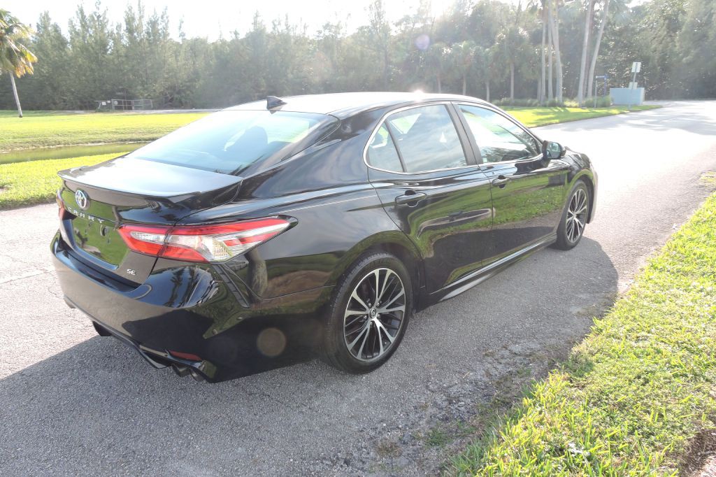 2019 Toyota Camry Image 8