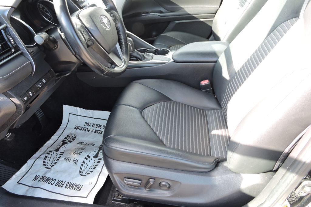 2019 Toyota Camry Image 10