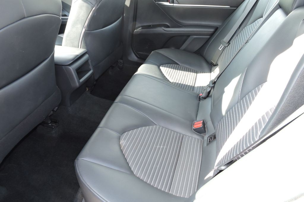 2019 Toyota Camry Image 14