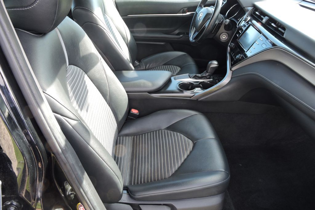 2019 Toyota Camry Image 16