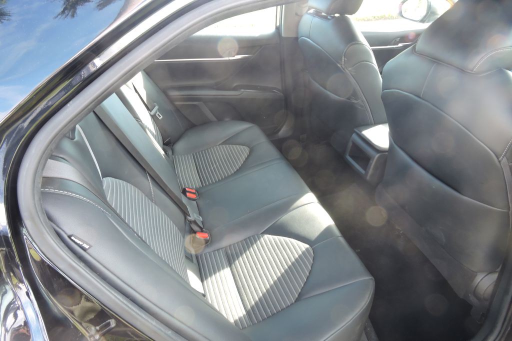 2019 Toyota Camry Image 17