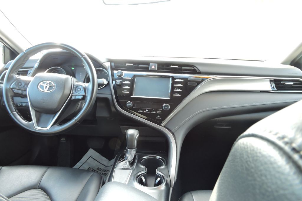 2019 Toyota Camry Image 18