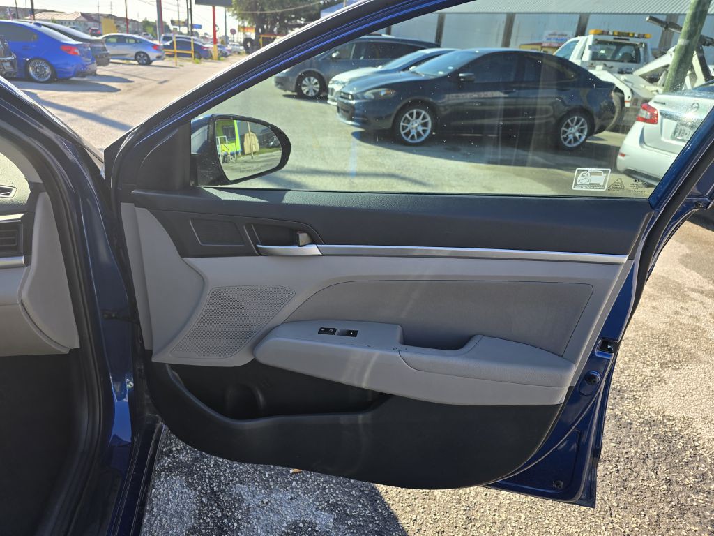 2020 Hyundai Elantra Image 25