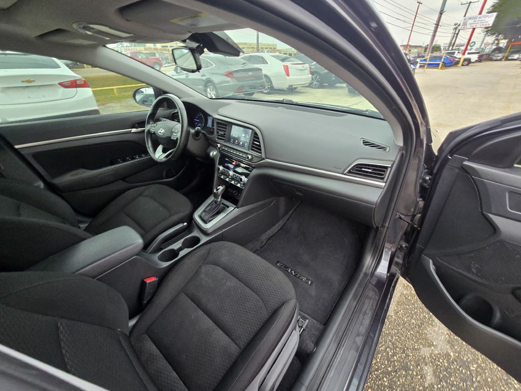 2020 Hyundai Elantra Image 17