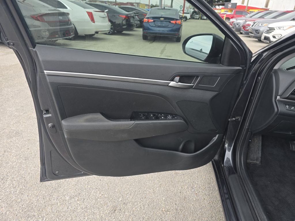 2020 Hyundai Elantra Image 24