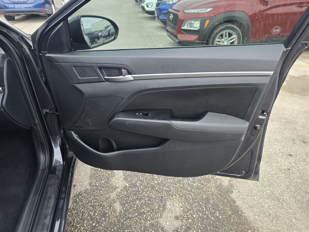 2020 Hyundai Elantra Image 25