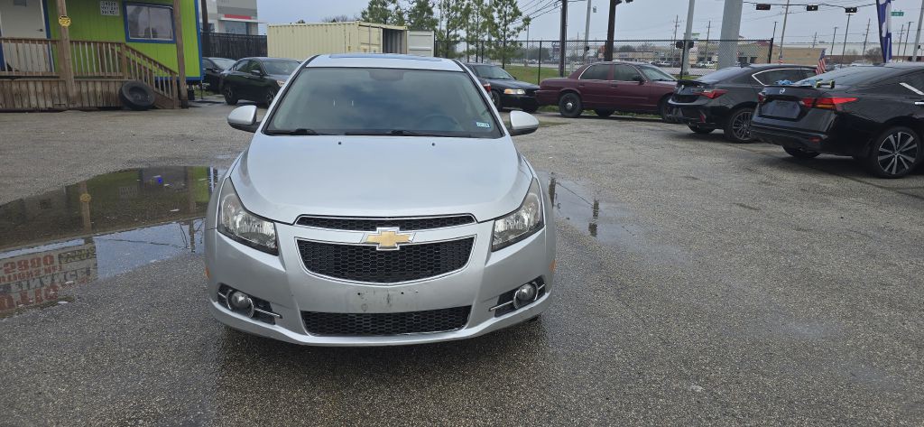 2014 Chevrolet Cruze Image 2