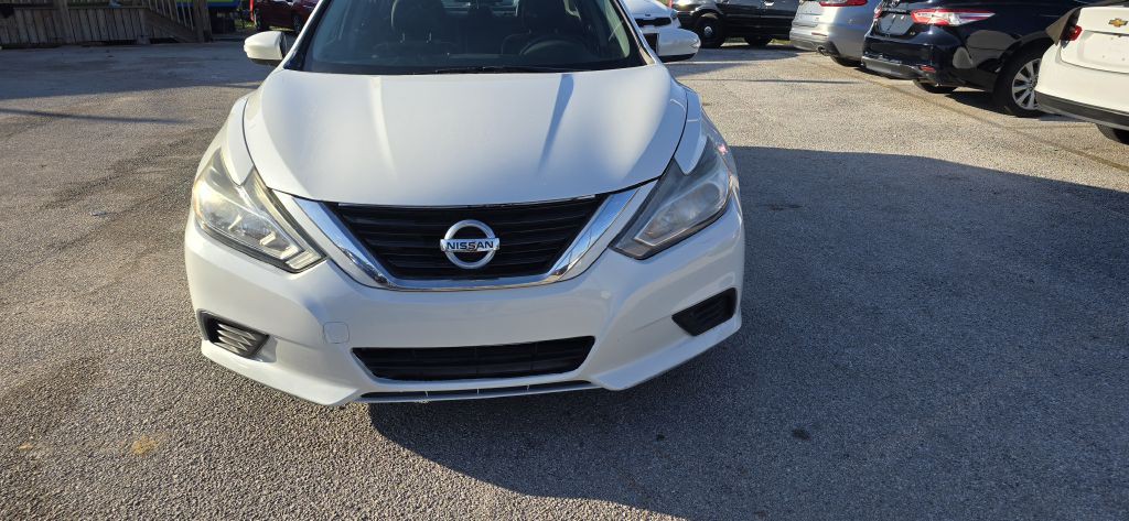 2017 Nissan Altima Image 2