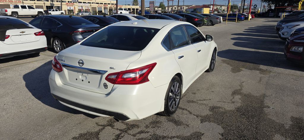 2017 Nissan Altima Image 9