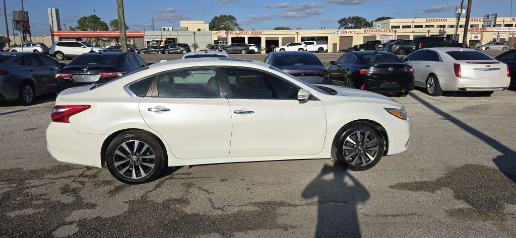 2017 Nissan Altima Image 10