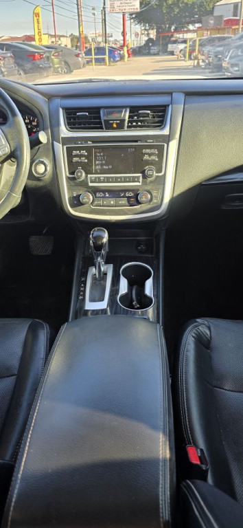 2017 Nissan Altima Image 14