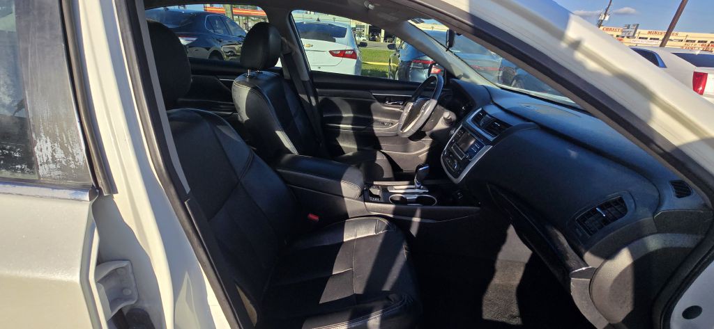 2017 Nissan Altima Image 17