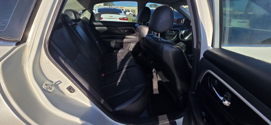 2017 Nissan Altima Image 19
