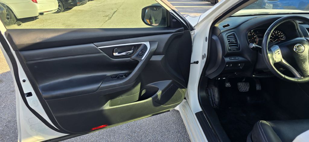 2017 Nissan Altima Image 24