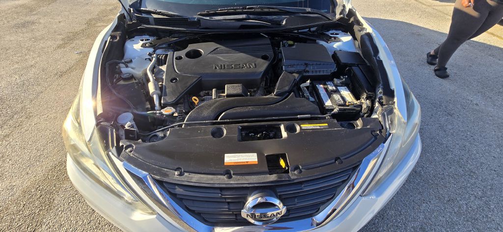 2017 Nissan Altima Image 26