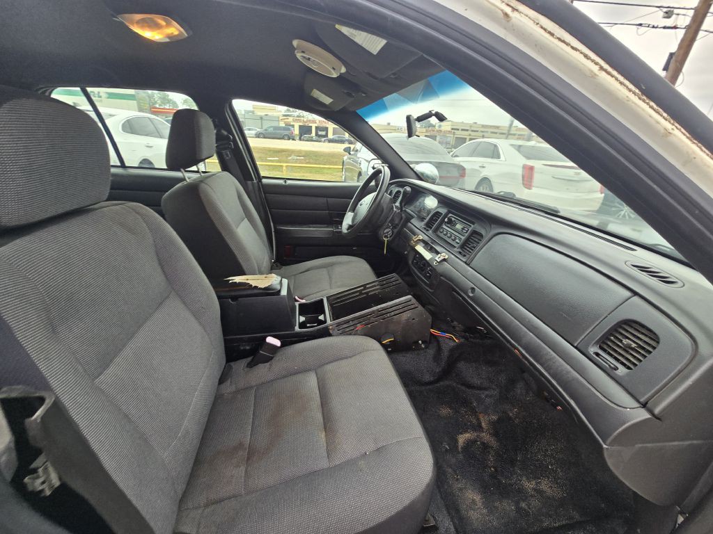 2009 Ford Crown Victoria Image 16