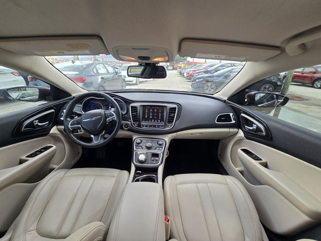 2016 Chrysler 200 Image 12