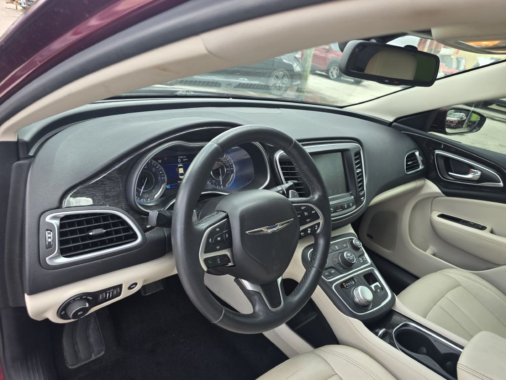 2016 Chrysler 200 Image 13