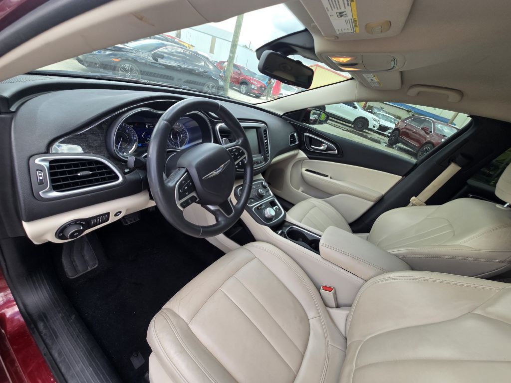 2016 Chrysler 200 Image 18