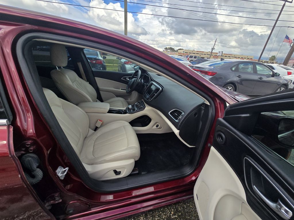 2016 Chrysler 200 Image 20