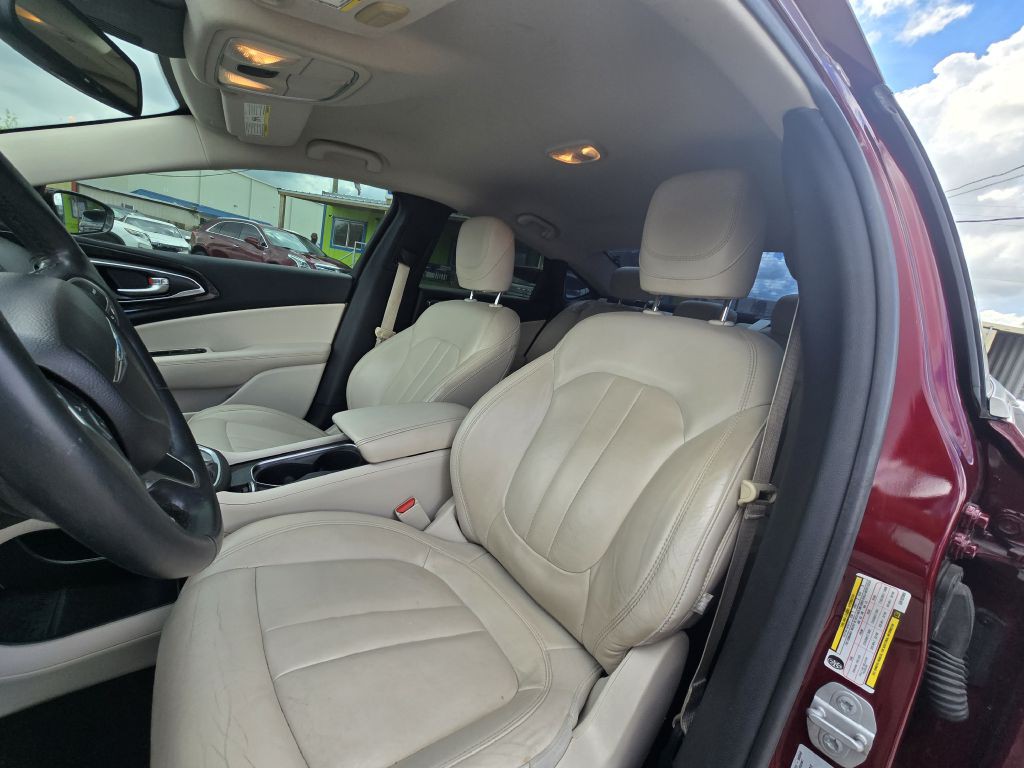 2016 Chrysler 200 Image 21
