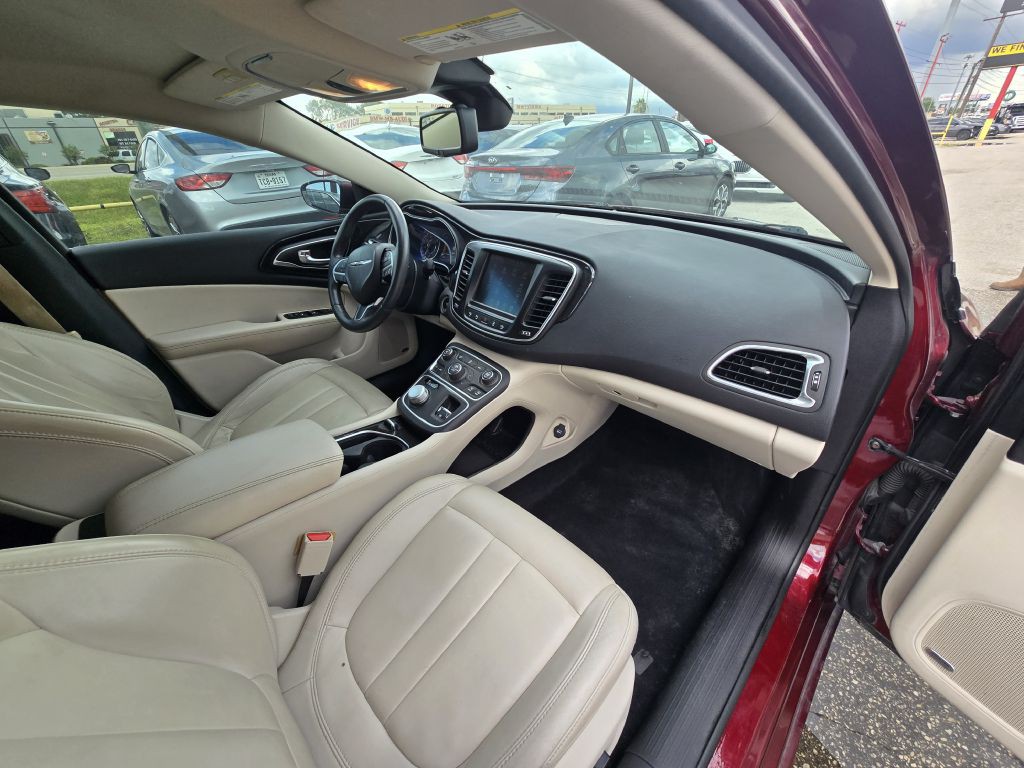 2016 Chrysler 200 Image 22
