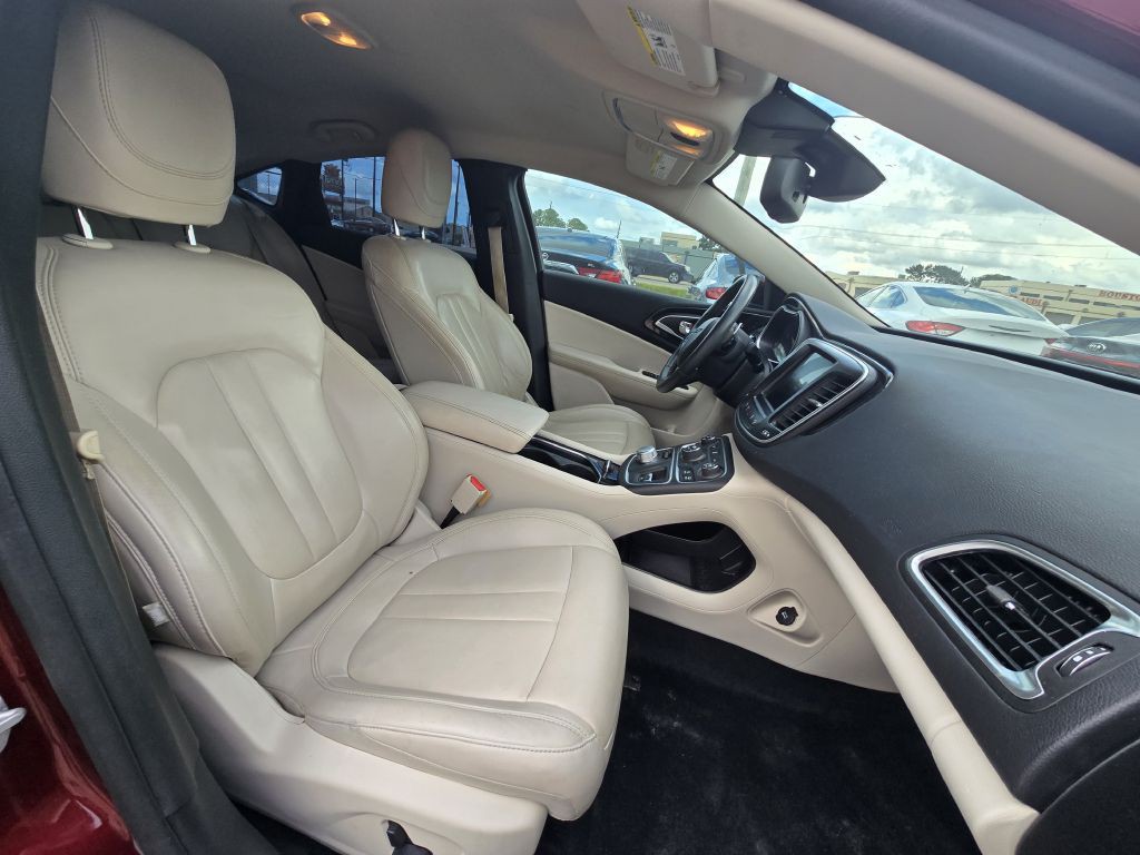 2016 Chrysler 200 Image 23