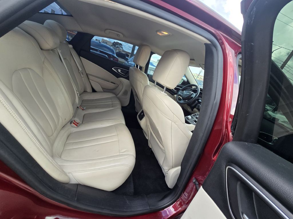 2016 Chrysler 200 Image 24