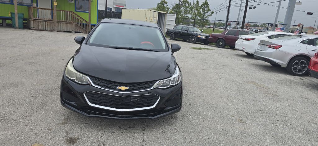 2018 Chevrolet Cruze Image 2