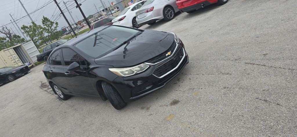 2018 Chevrolet Cruze Image 3