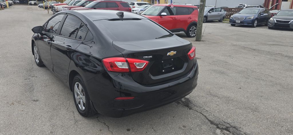 2018 Chevrolet Cruze Image 7