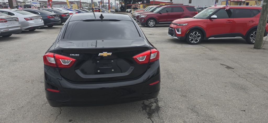 2018 Chevrolet Cruze Image 8