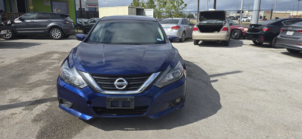 2017 Nissan Altima Image 2