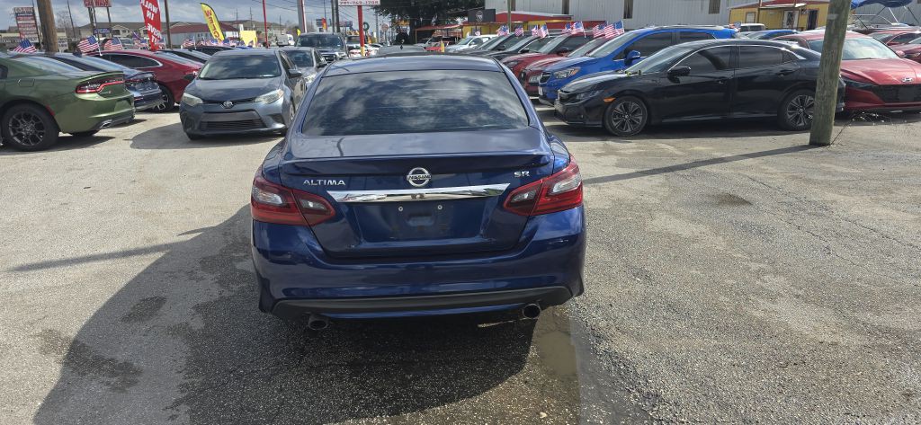 2017 Nissan Altima Image 8